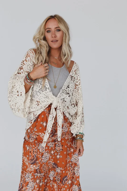 crochet-petal-kimono-wrap-natural