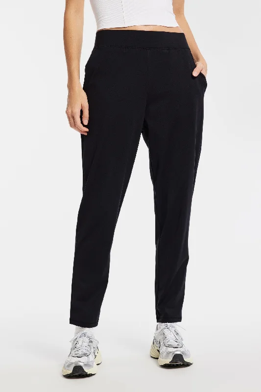 Center Stage Straight Leg Pant - Black