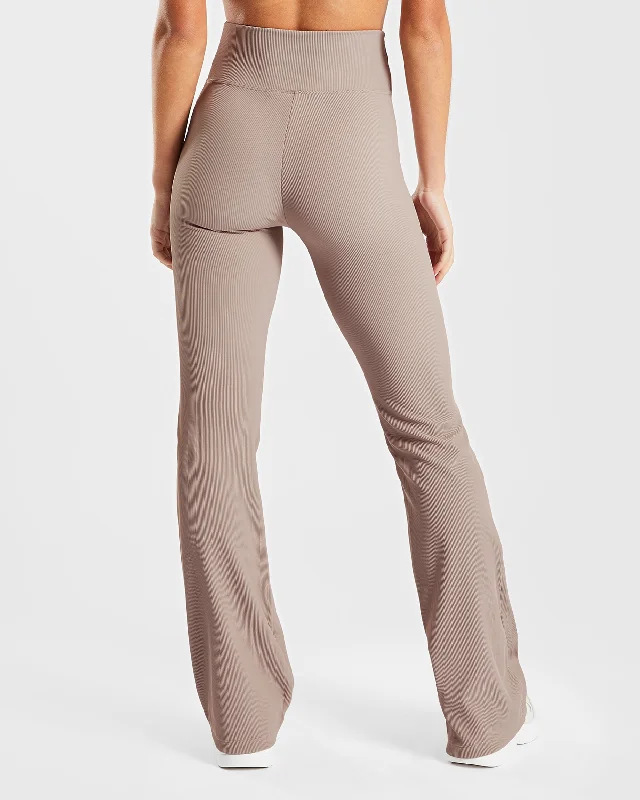 sculpt-ribbed-flared-leggings-taupe