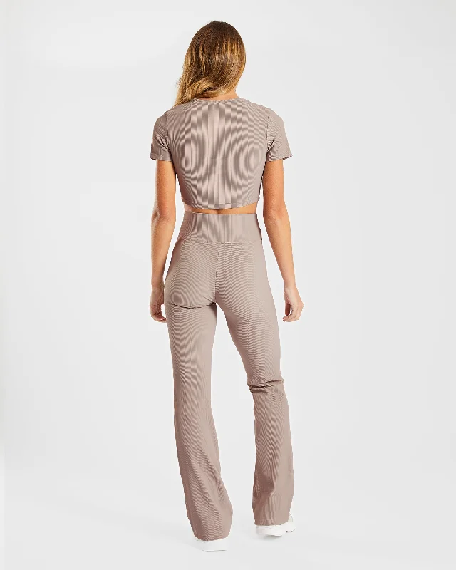 sculpt-ribbed-flared-leggings-taupe