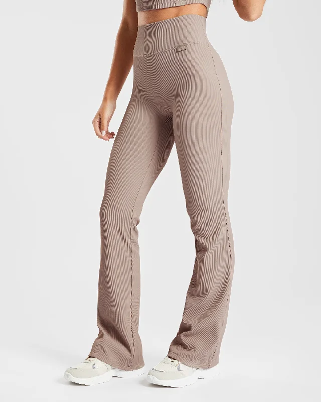 sculpt-ribbed-flared-leggings-taupe